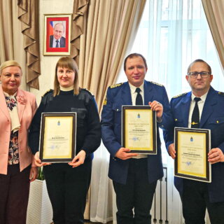 Директор КИМРТ вручила сотрудникам благодарственные письма думы Астраханской области