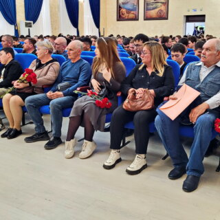 Парта героя