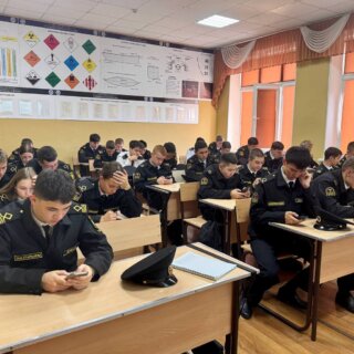 Курсанты Каспийского института приняли участие в экономическом диктанте